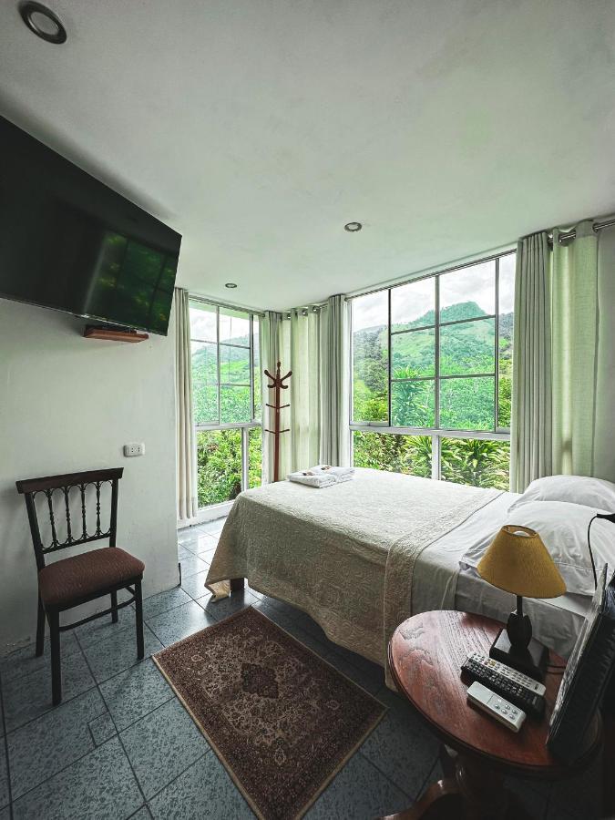Albergue Turistico Gstir Pozuzo Exteriér fotografie